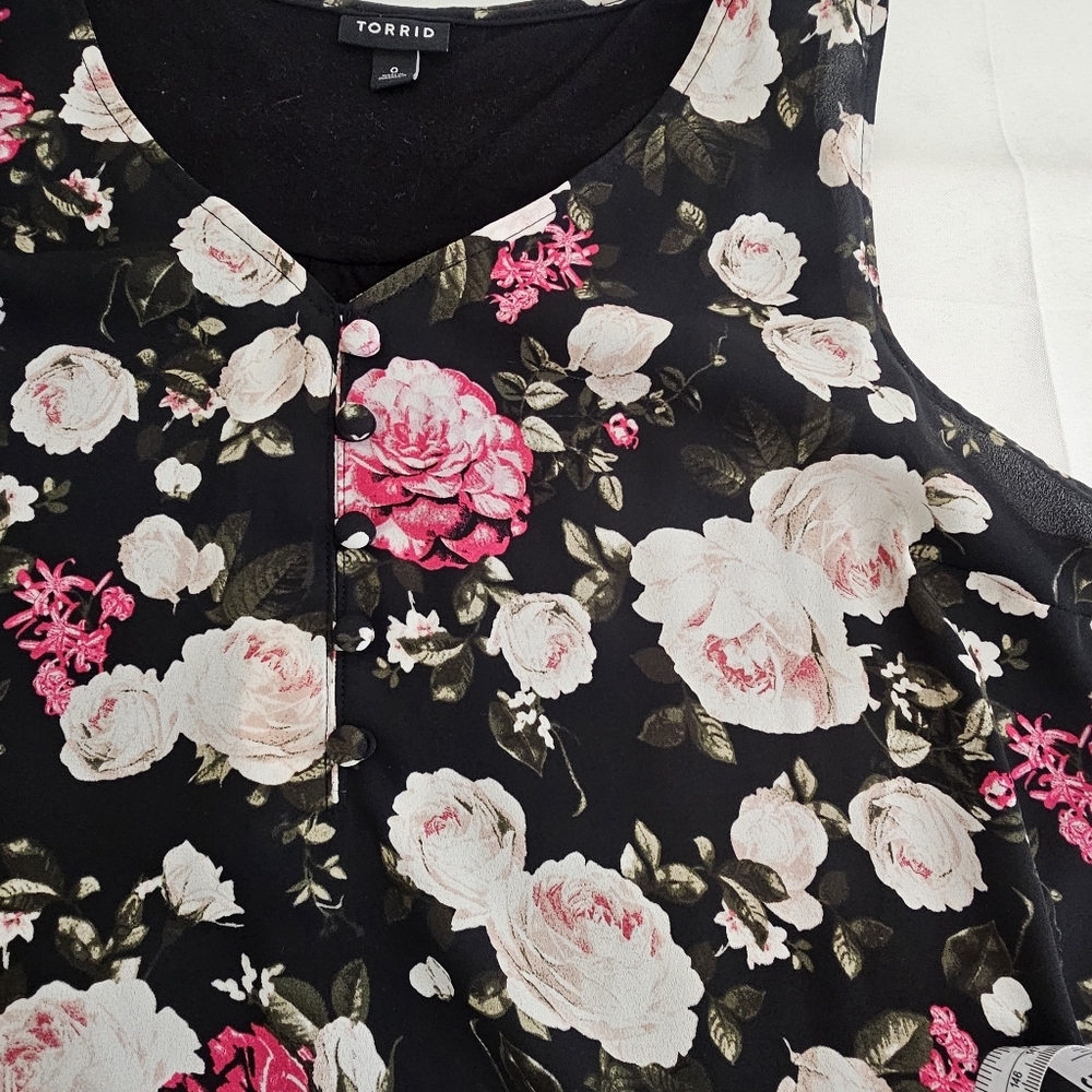 Torrid Floral Georgette Tank Top Black Pink Roses Sleeveless Plus Size 0X - Picture 10 of 11